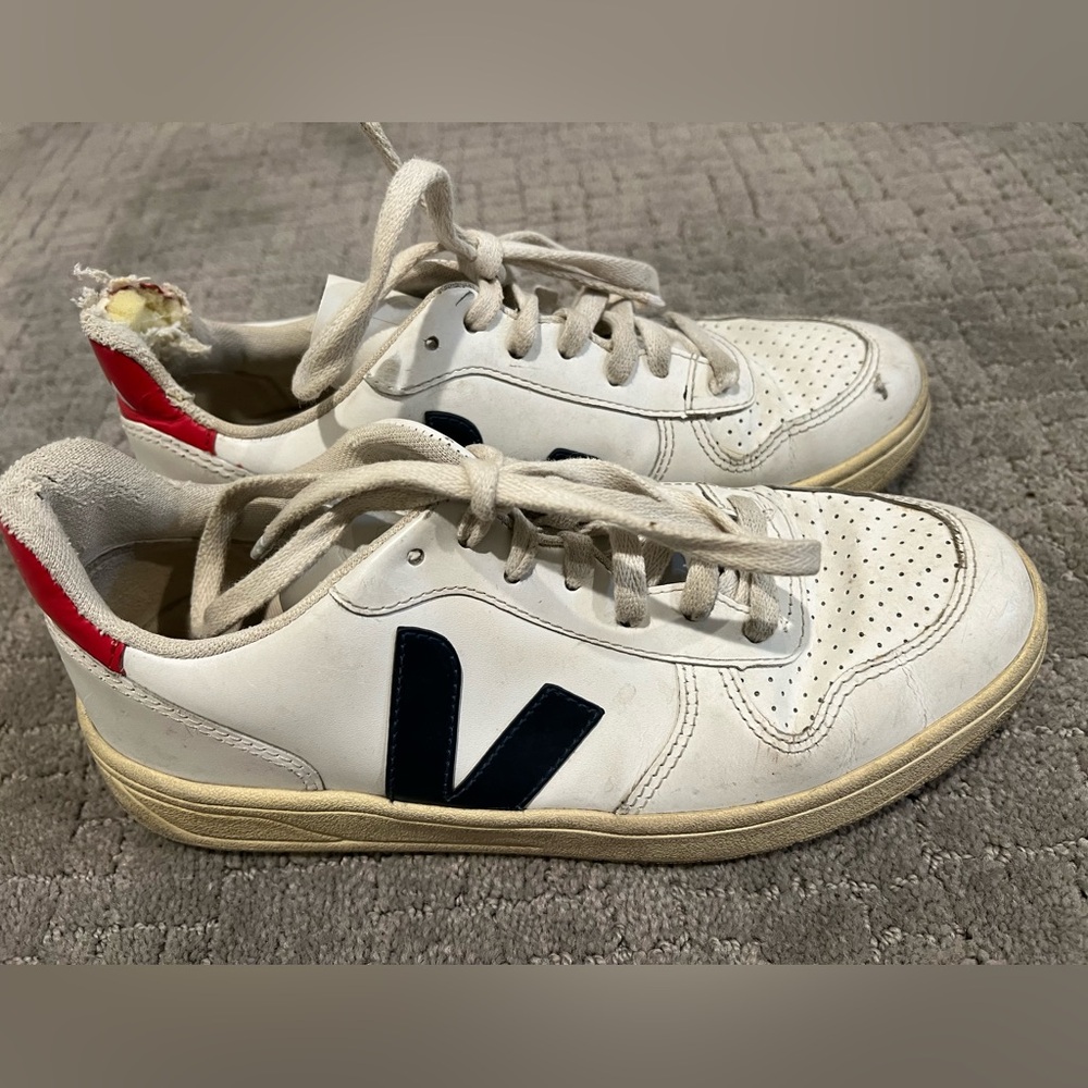 Veja womens size 7
